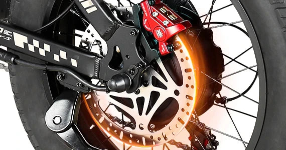 4-Piston Hydraulic Disc Brakes
